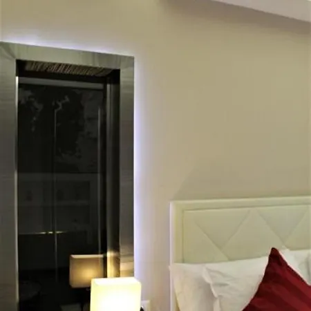 Luxury Sistina Suites